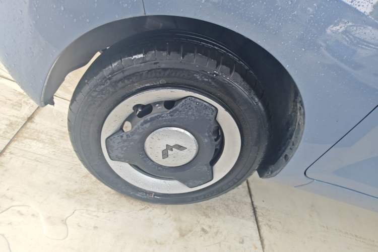 Used Wuling Hongguang MINIEV 2022 Macaron Premium Model – Lithium Iron Phosphate Left Front Wheel Hub