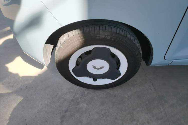 Used Wuling Hongguang MINIEV 2022 Zizai Version Lithium Iron Phosphate Left Front Wheel Hub