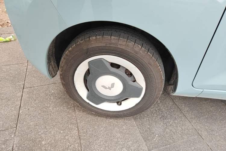 Used Wuling Hongguang MINIEV 2022 Zizai Version Lithium Iron Phosphate Left Front Wheel Hub