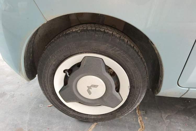 Used Wuling Hongguang MINIEV 2022 Zizai Version Lithium Iron Phosphate Left Front Wheel Hub