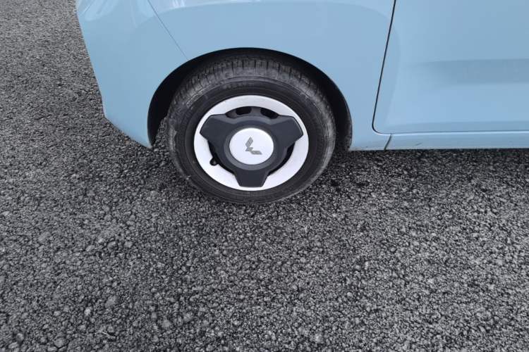 Used Wuling Hongguang MINIEV 2022 Enjoy Edition Lithium Iron Phosphate Left Front Wheel Hub