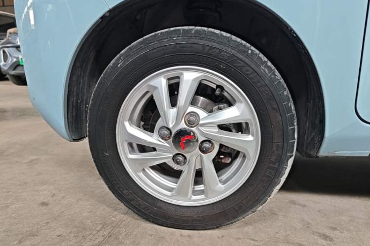 Used Wuling Hongguang MINIEV 2022 Zizai Version Lithium Iron Phosphate Left Front Wheel Hub