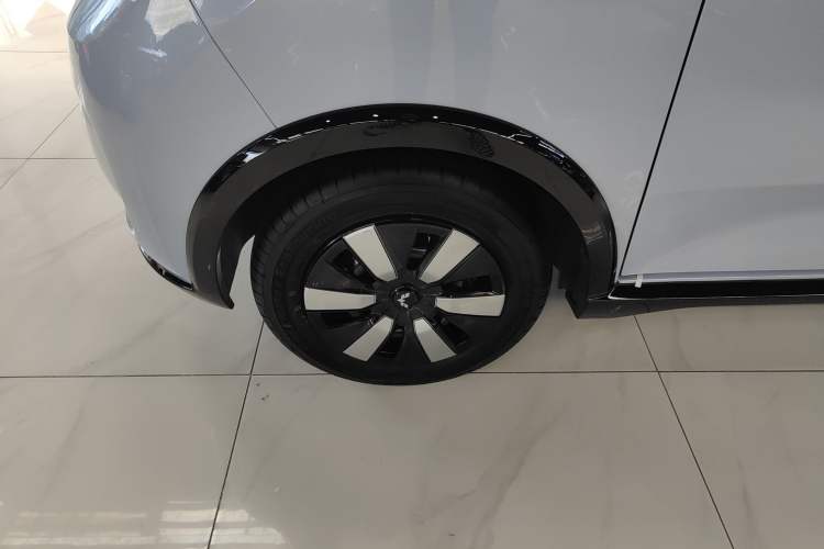 Used Wuling Hongguang MINIEV 2022 Convertible Model Left Front Wheel Hub