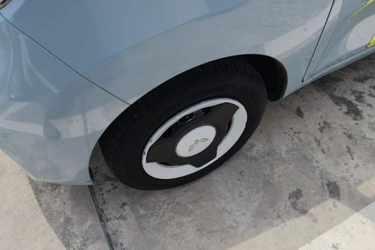 Used Wuling Hongguang MINIEV 2022 Easy Version Lithium Iron Phosphate Left Front Wheel Hub