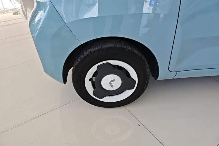 Used Wuling Hongguang MINIEV 2022 Easy Version Lithium Iron Phosphate Left Front Wheel Hub