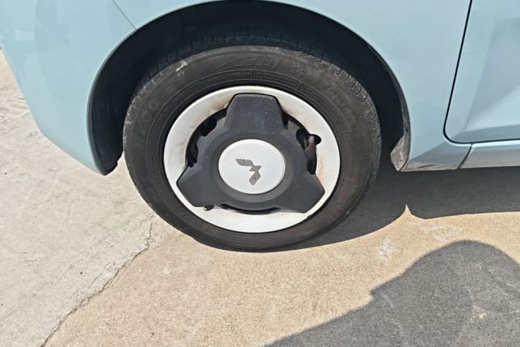Used Wuling Hongguang MINIEV 2022 Enjoy Edition Lithium-Ion Battery Left Front Wheel Hub