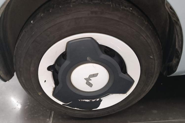 Used Wuling Hongguang MINIEV 2022 Enjoy Edition Lithium Iron Phosphate Left Front Wheel Hub