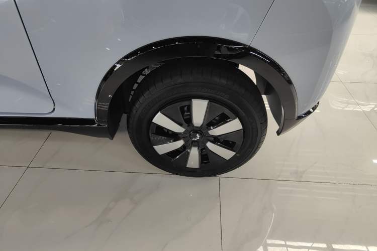Used Wuling Hongguang MINIEV 2022 Convertible Model Left Rear Wheel Hub