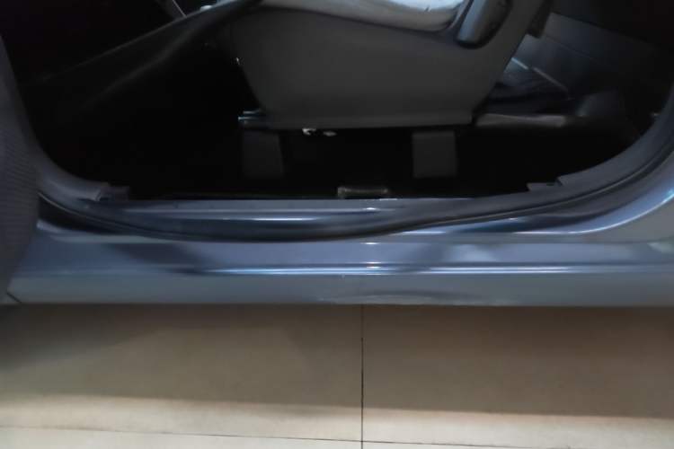 Used Wuling Hongguang MINIEV 2022 Macaron Premium Model – Lithium Iron Phosphate Left Side Sill
