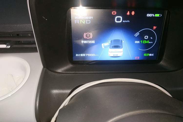 Used Wuling Hongguang MINIEV 2022 Convertible Model Odometer Close Up
