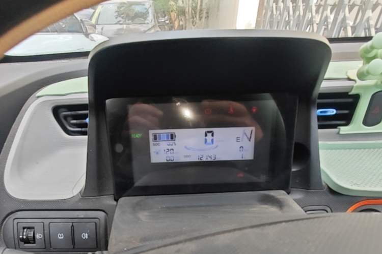 Used Wuling Hongguang MINIEV 2022 Easy Version Lithium Iron Phosphate Odometer Close Up