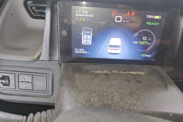 Used Wuling Hongguang MINIEV 2022 Macaron Premium Model – Lithium Iron Phosphate Odometer Close Up