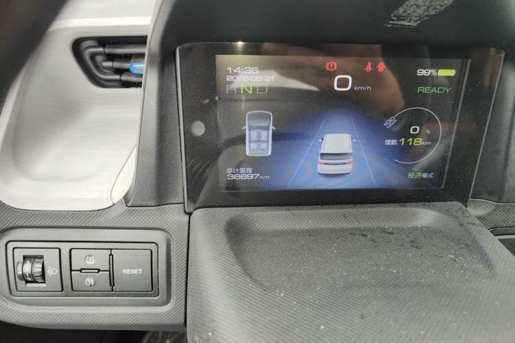 Used Wuling Hongguang MINIEV 2022 Zizai Version Lithium-NMC Odometer Close Up