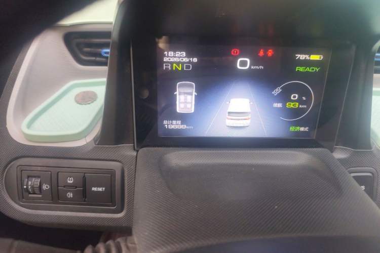 Used Wuling Hongguang MINIEV 2022 Macaron Fashion Model Lithium Iron Phosphate Odometer Close Up