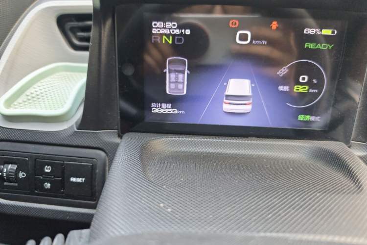 Used Wuling Hongguang MINIEV 2022 Zizai Version Lithium-NMC Odometer Close Up