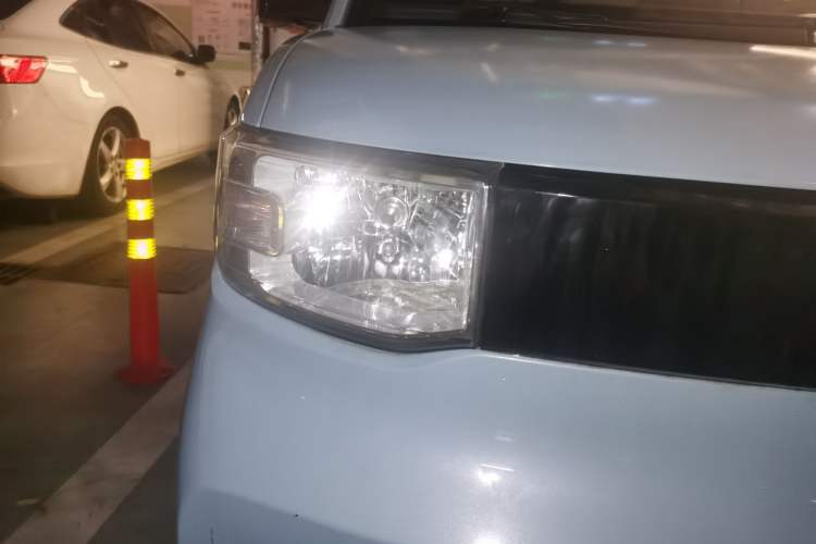 Used Wuling Hongguang MINIEV 2022 Zizai Version Lithium-NMC Right Front Headlight