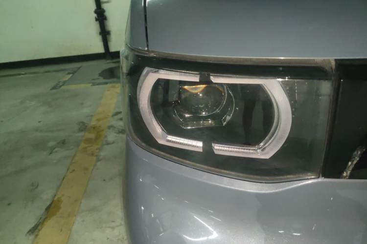 Used Wuling Hongguang MINIEV 2022 Macaron Premium Model – Lithium Iron Phosphate Right Front Headlight