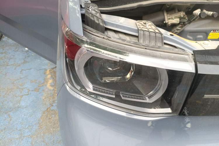 Used Wuling Hongguang MINIEV 2022 Macaron Premium Model – Lithium Iron Phosphate Right Front Headlight