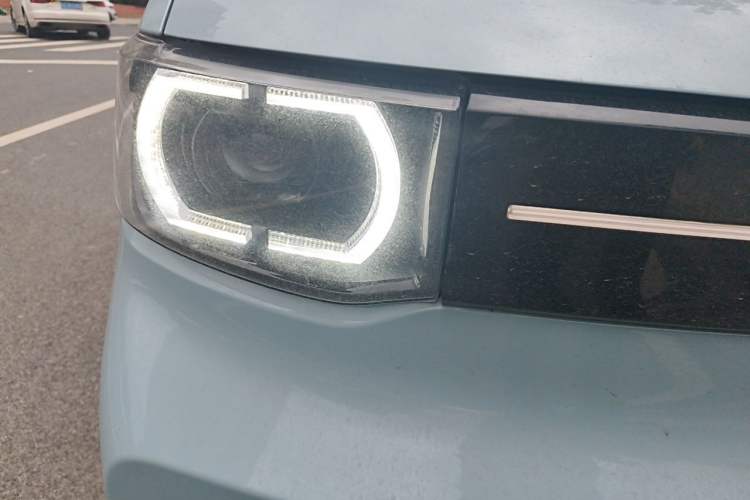 Used Wuling Hongguang MINIEV 2022 Macaron Fashion Model Lithium Iron Phosphate Right Front Headlight