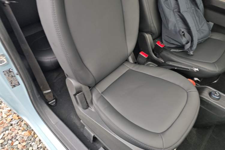 Used Wuling Hongguang MINIEV 2022 Zizai Version Lithium-NMC Right Front Seat
