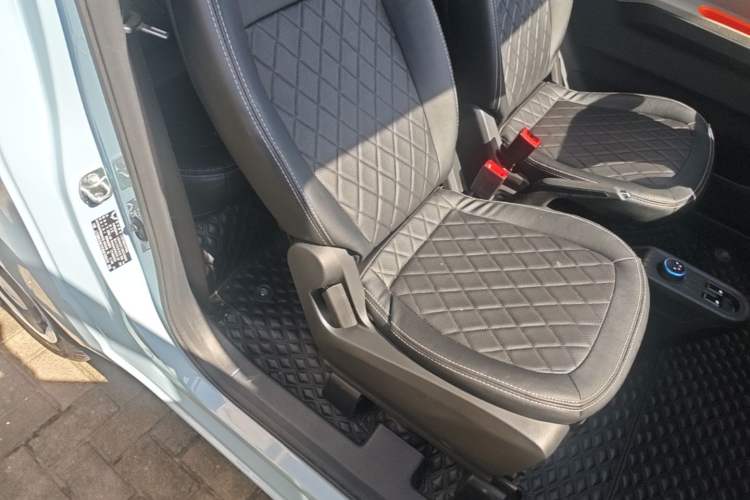 Used Wuling Hongguang MINIEV 2022 Zizai Version Lithium Iron Phosphate Right Front Seat