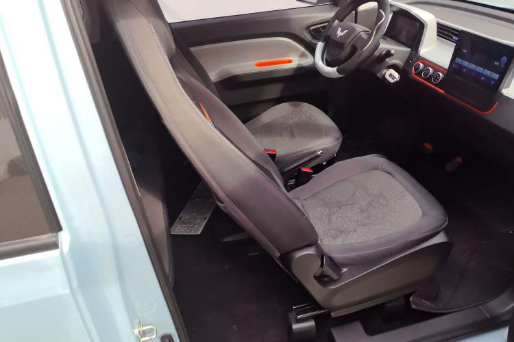 Used Wuling Hongguang MINIEV 2022 Zizai Version Lithium Iron Phosphate Right Front Seat