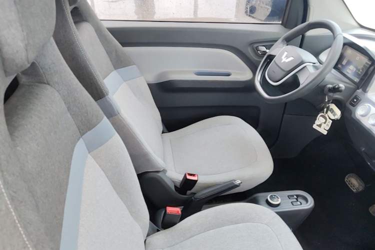 Used Wuling Hongguang MINIEV 2022 Macaron Premium Model – Lithium Iron Phosphate Right Front Seat