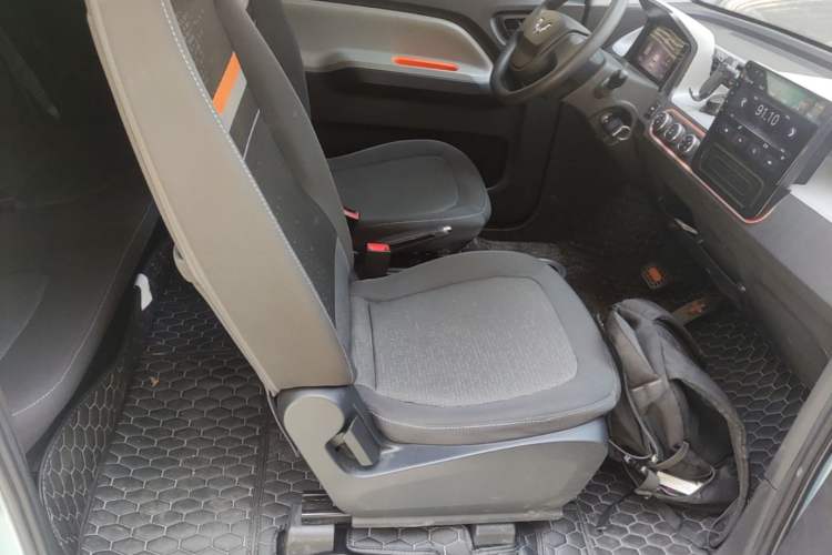 Used Wuling Hongguang MINIEV 2022 Zizai Version Lithium Iron Phosphate Right Front Seat