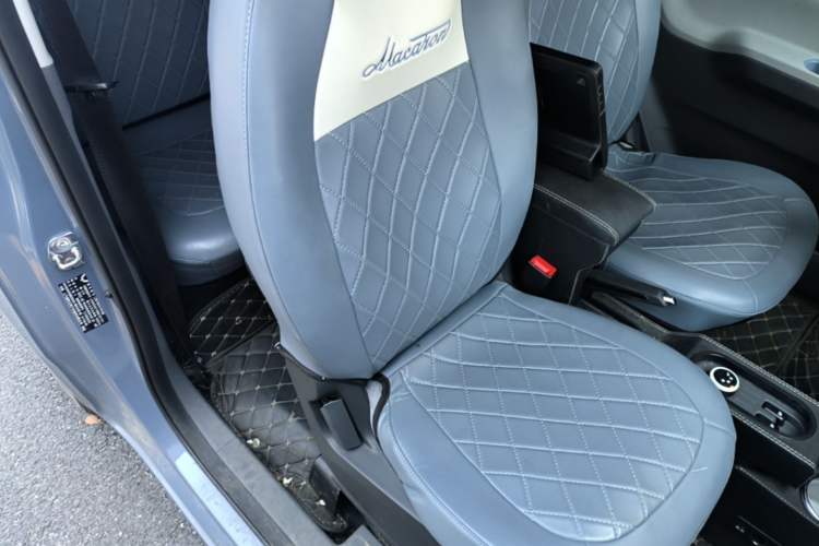 Used Wuling Hongguang MINIEV 2022 Macaron Premium Model – Lithium Ternary Battery Right Front Seat