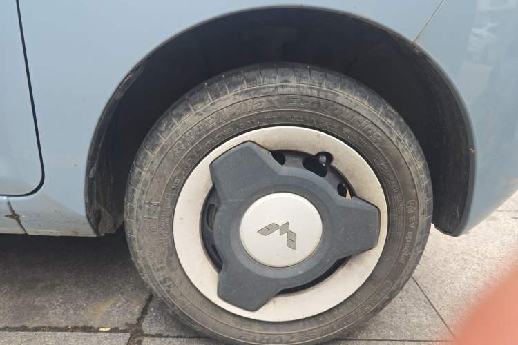 Used Wuling Hongguang MINIEV 2022 Zizai Version Lithium Iron Phosphate Right Front Wheel Hub