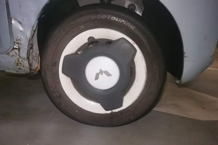 Used Wuling Hongguang MINIEV 2022 Zizai Version Lithium-NMC Right Front Wheel Hub