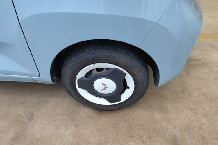 Used Wuling Hongguang MINIEV 2022 Easy Version Lithium Iron Phosphate Right Front Wheel Hub