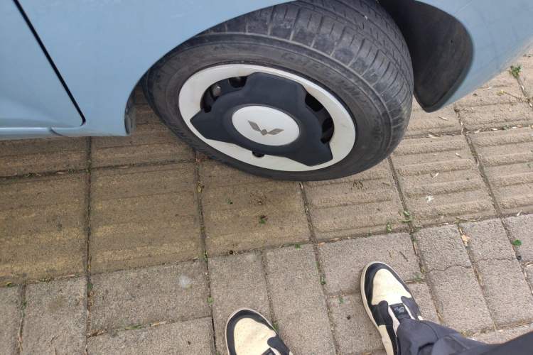 Used Wuling Hongguang MINIEV 2022 Enjoy Edition Lithium-Ion Battery Right Front Wheel Hub