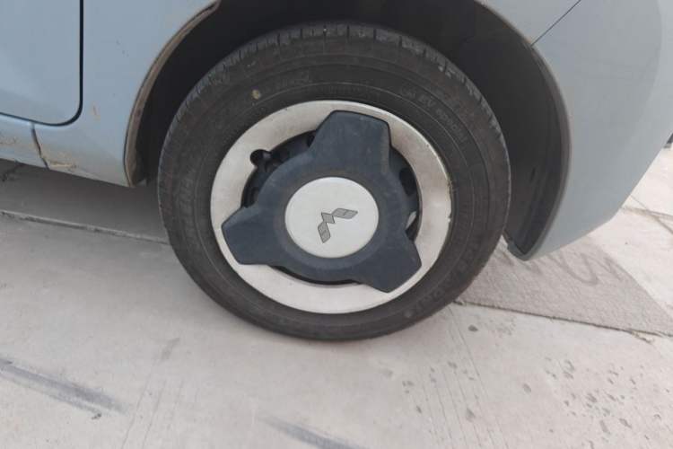 Used Wuling Hongguang MINIEV 2022 Easy Version Lithium Iron Phosphate Right Front Wheel Hub