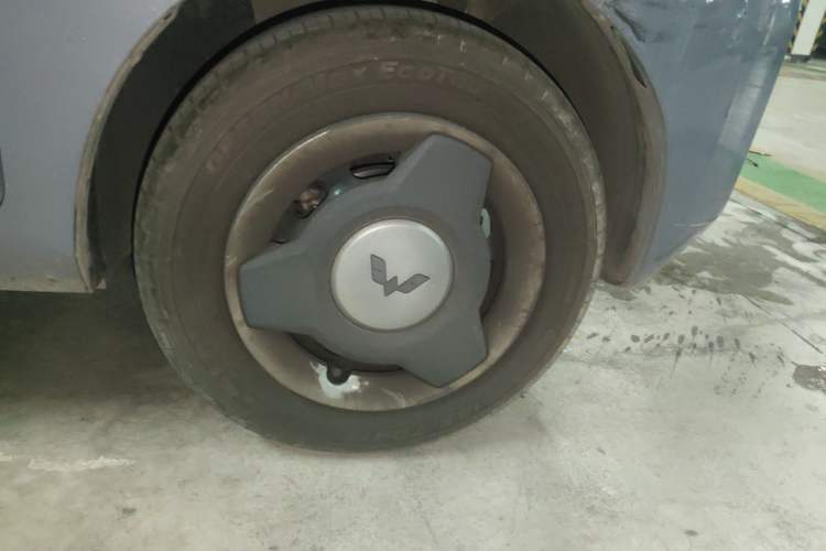 Used Wuling Hongguang MINIEV 2022 Macaron Premium Model – Lithium Iron Phosphate Right Front Wheel Hub