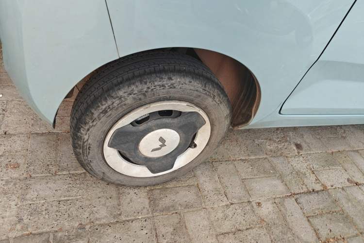 Used Wuling Hongguang MINIEV 2022 Zizai Version Lithium Iron Phosphate Right Front Wheel Hub
