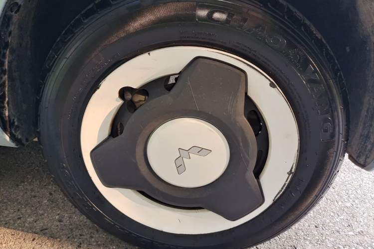 Used Wuling Hongguang MINIEV 2022 Easy Version Lithium-NMC Right Front Wheel Hub
