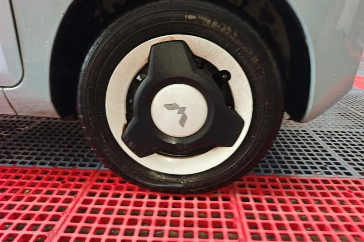 Used Wuling Hongguang MINIEV 2022 Enjoy Edition Lithium Iron Phosphate Right Front Wheel Hub