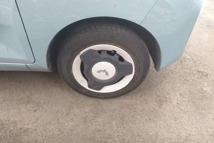 Used Wuling Hongguang MINIEV 2022 Zizai Version Lithium Iron Phosphate Right Front Wheel Hub