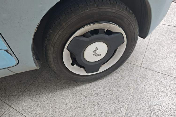 Used Wuling Hongguang MINIEV 2022 Zizai Version Lithium Iron Phosphate Right Front Wheel Hub