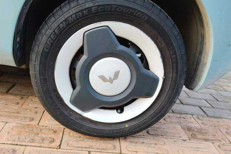 Used Wuling Hongguang MINIEV 2022 Easy Version Lithium Iron Phosphate Right Front Wheel Hub
