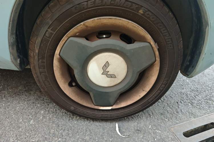 Used Wuling Hongguang MINIEV 2022 Macaron Premium Model – Lithium Iron Phosphate Right Front Wheel Hub