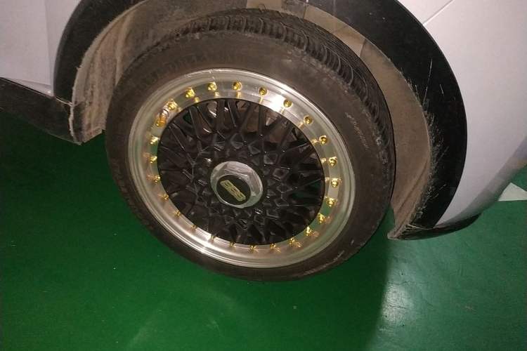 Used Wuling Hongguang MINIEV 2022 Convertible Model Right Front Wheel Hub
