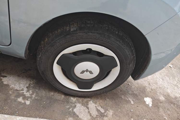 Used Wuling Hongguang MINIEV 2022 Macaron Premium Model – Lithium Ternary Battery Right Front Wheel Hub