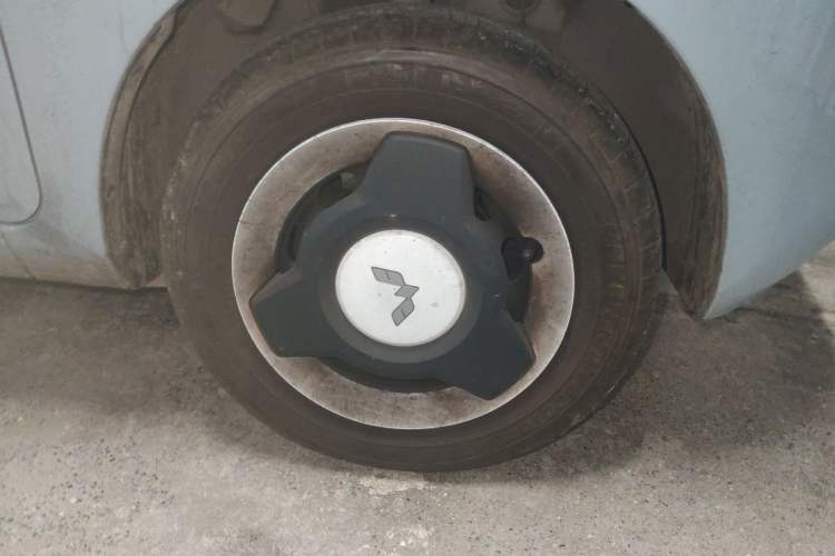 Used Wuling Hongguang MINIEV 2022 Easy Version Lithium Iron Phosphate Right Front Wheel Hub