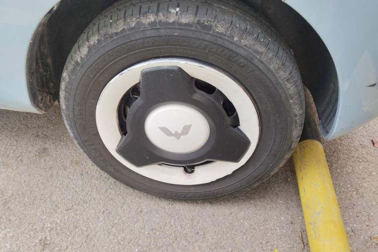 Used Wuling Hongguang MINIEV 2022 Easy Version Lithium Iron Phosphate Right Front Wheel Hub