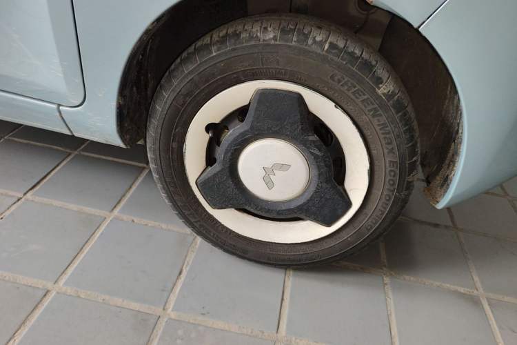 Used Wuling Hongguang MINIEV 2022 Easy Version Lithium Iron Phosphate Right Front Wheel Hub