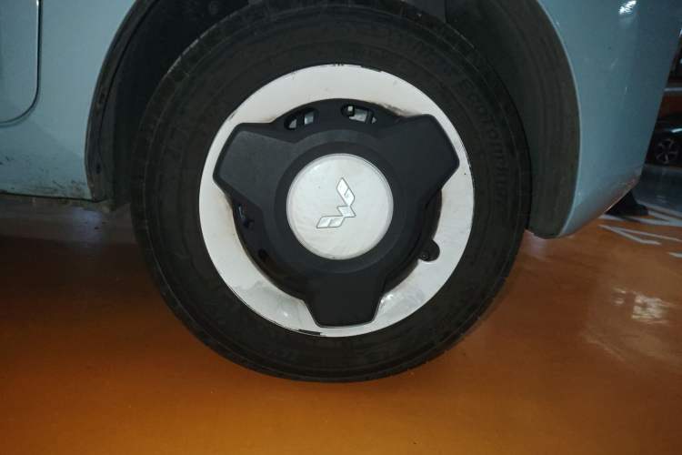 Used Wuling Hongguang MINIEV 2022 Easy Version Lithium-NMC Right Front Wheel Hub