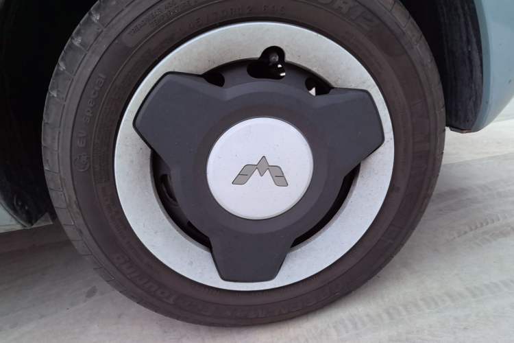 Used Wuling Hongguang MINIEV 2022 Easy Version Lithium Iron Phosphate Right Front Wheel Hub