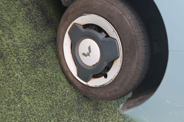 Used Wuling Hongguang MINIEV 2022 Zizai Version Lithium Iron Phosphate Right Front Wheel Hub